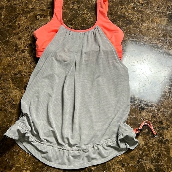 Lululemon size 8 tank with sports bra built in.  A167 - Picture 1 of 5